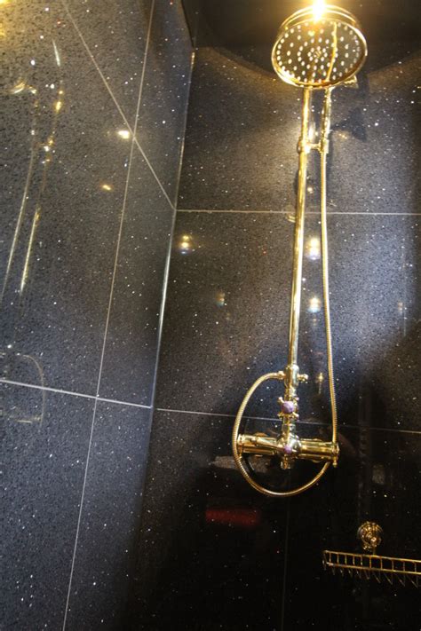 Goldene Dusche (geben) gegen Aufpreis Bordell Zürich Kreis 5